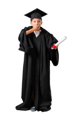 Küçük çocuk tam vücut birini parmak ile işaret ve izole beyaz arka plan üzerinde çok gülüyor mezun