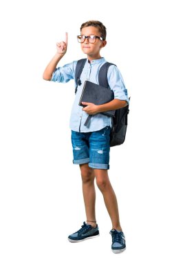 Sırt çantası ve gözlük işaret işaret ile Öğrenci çocuk tam vücut izole beyaz arka plan üzerinde harika bir fikir
