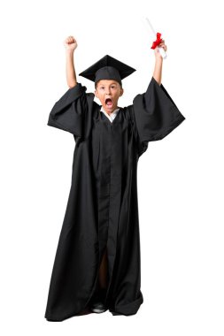 Izole beyaz arka plan üzerinde bir zafer kutluyor Küçük çocuk tam vücut