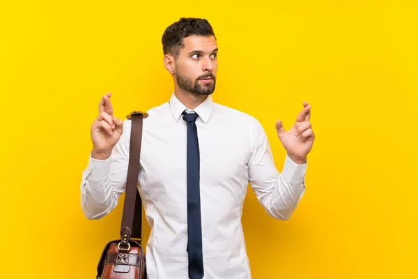 Hombre Negocios Guapo Sobre Fondo Amarillo Aislado Con Los Dedos —  Fotos de Stock