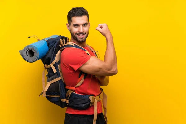 Junger Wanderer Macht Starke Geste — Stockfoto