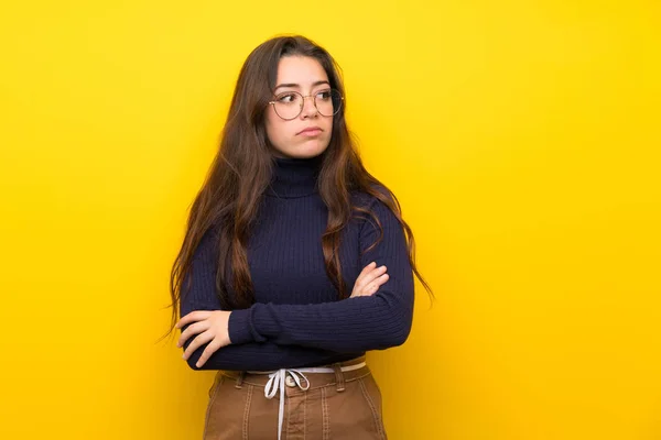 Teenager Girl Isolated Yellow Wall Portrait — Stock Photo, Image