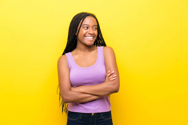 African American Tiener Meisje Met Lang Gevlochten Haar Geïsoleerde Gele — Stockfoto