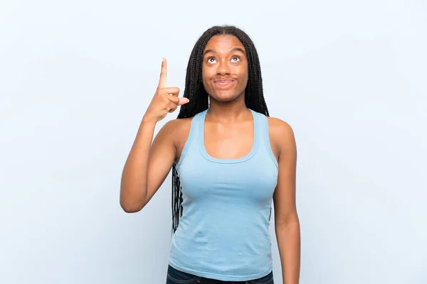 Afro Americano Adolescente Ragazza Con Lunghi Capelli Intrecciati Isolato Sfondo — Foto Stock