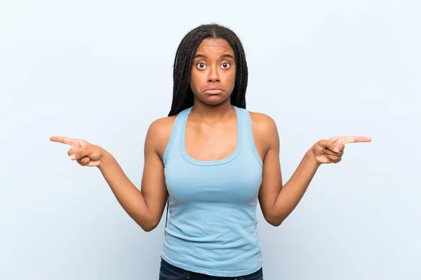 African American Teenager Girl Long Braided Hair Isolated Blue Background — Stock Photo, Image