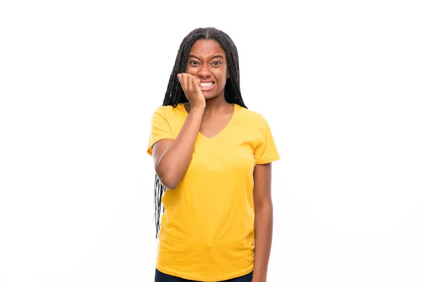 Αφρικανική Αμερικανική Έφηβος Κορίτσι Μακρύ Πλεκτό Μαλλιά Πάνω Από Απομονωμένο — Φωτογραφία Αρχείου
