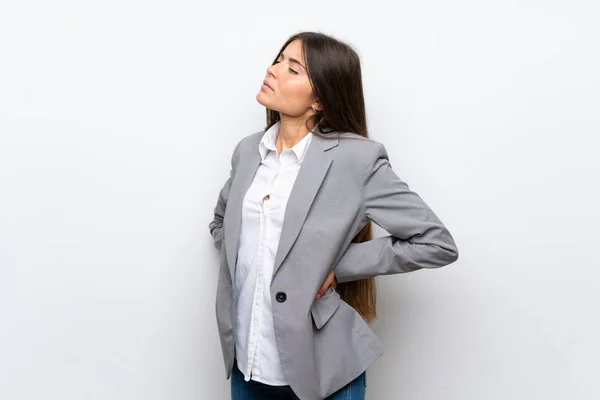 Junge Geschäftsfrau Mit Isoliertem Weißen Hintergrund Leidet Unter Rückenschmerzen Weil — Stockfoto