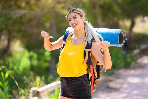 Teenager Girl Hiking Outdoors Proud Self Satisfied — Stock Photo, Image