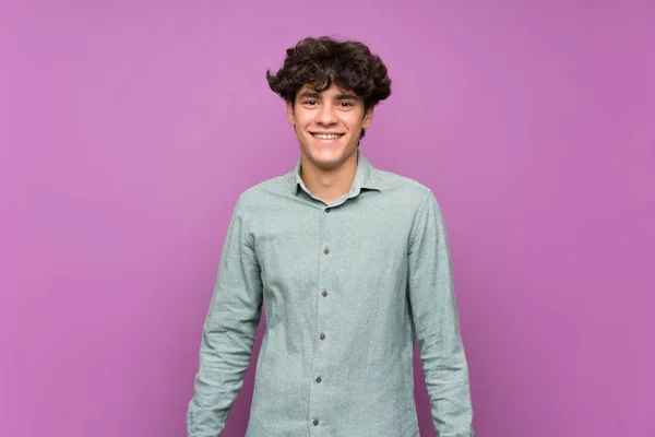 Young Man Isolated Purple Wall Smiling Lot — Stock Photo, Image