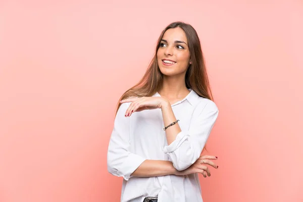 Joven Mujer Sobre Aislado Rosa Fondo Riendo —  Fotos de Stock