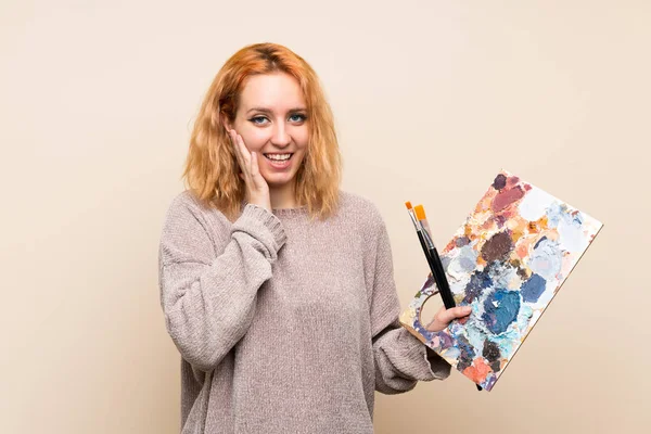 Jovem Artista Mulher Sobre Fundo Isolado Com Expressão Facial Surpresa — Fotografia de Stock