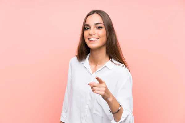 Young Woman Isolated Pink Background Points Finger You — Stock Photo, Image