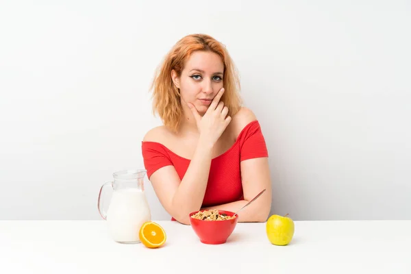 Giovane Donna Che Colazione Pensando Idea — Foto Stock