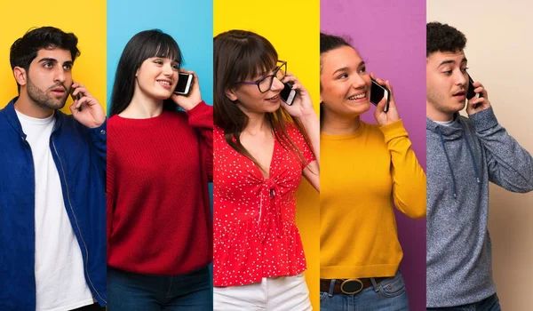 Cep Telefonu Ile Bir Konuşma Tutmak Renkli Arka Planlar Üzerinde — Stok fotoğraf