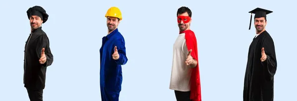 Grupp Student Arbetare Och Super Hero Handskakning Efter Bra Deal — Stockfoto