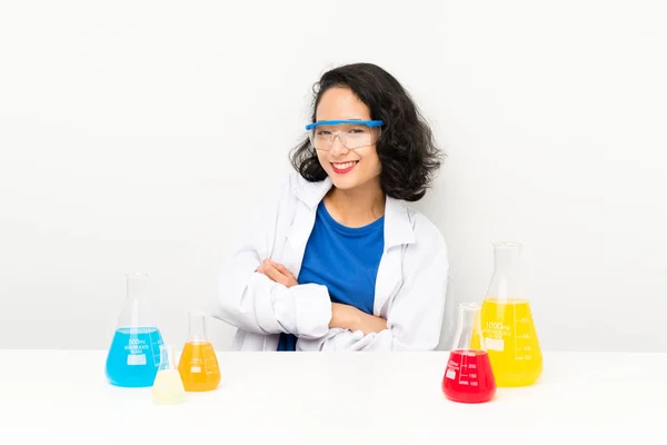 Jovem Científica Asiática Menina Rindo — Fotografia de Stock