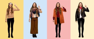 Bir parmak kaldırırken çözüm gerçekleştirmek isteyen kadın kümesi