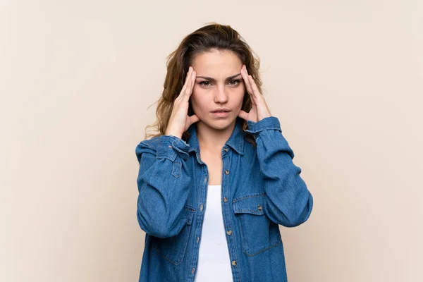 Jonge Blonde Vrouw Geïsoleerde Achtergrond Ongelukkig Gefrustreerd Met Iets Negatieve — Stockfoto