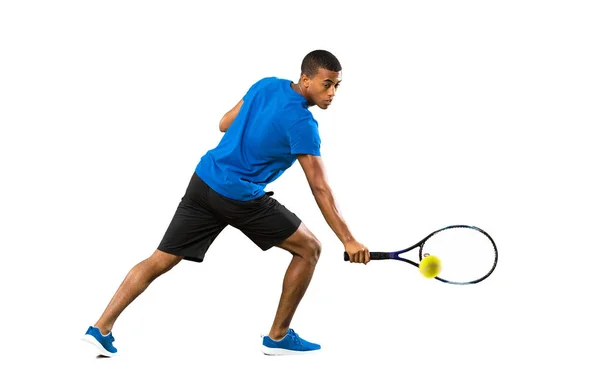 Tirador de longitud completa de jugador de tenis afroamericano hombre sobre isol —  Fotos de Stock