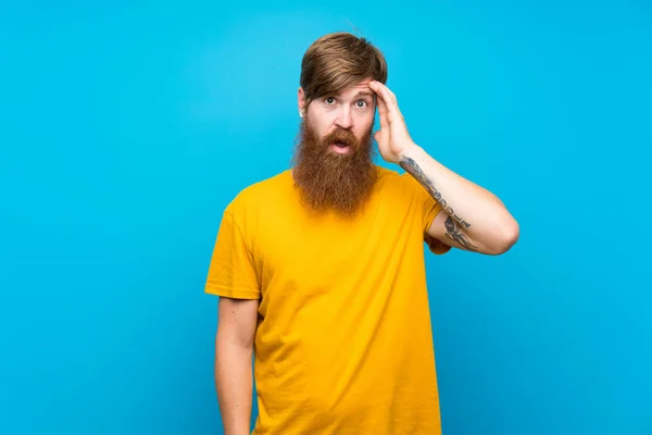 Redhead Man Long Beard Isolated Blue Background Has Just Realized — Stock Photo, Image