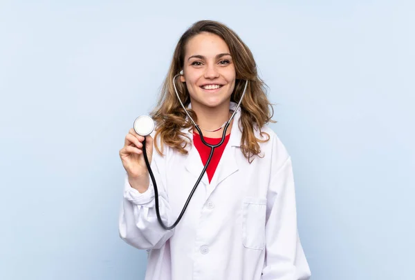 Jovem Mulher Loira Com Vestido Médico — Fotografia de Stock