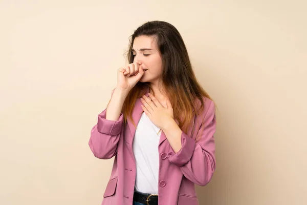 Jong Brunette Meisje Met Blazer Geïsoleerde Achtergrond Lijden Met Hoest — Stockfoto