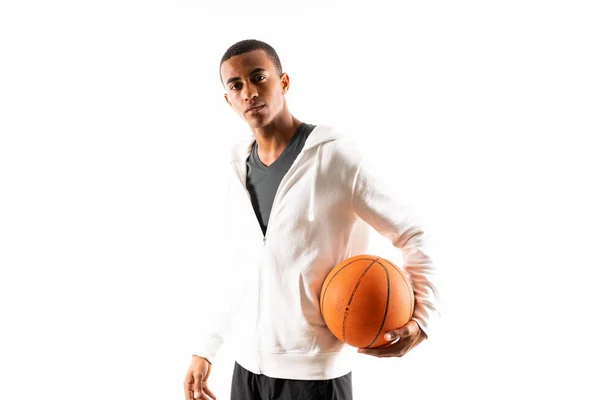 Afro-americano jogador de basquete homem sobre fundo branco isolado — Fotografia de Stock