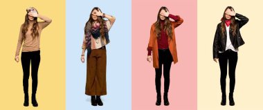 Elleri ile gözleri kaplayan kadınlar kümesi. Bir şey görmek istemiyorum