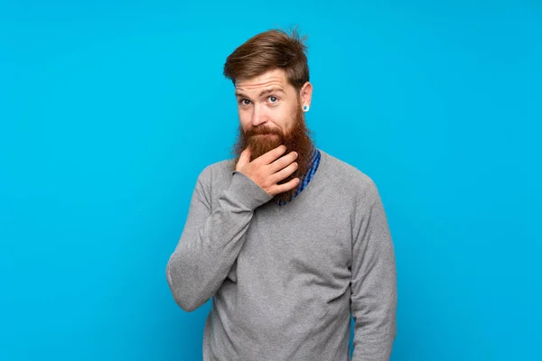 Redhead Man Long Beard Isolated Blue Background Thinking — Stock Photo, Image