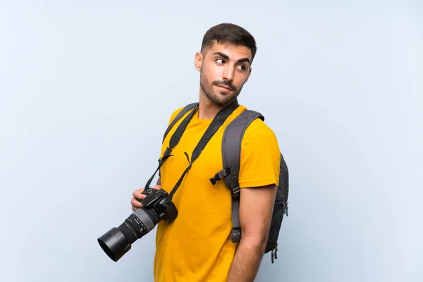 若い写真家の男笑い — ストック写真