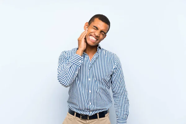 Jong Knap Brunette Man Geïsoleerd Blauw Achtergrond Met Kiespijn — Stockfoto