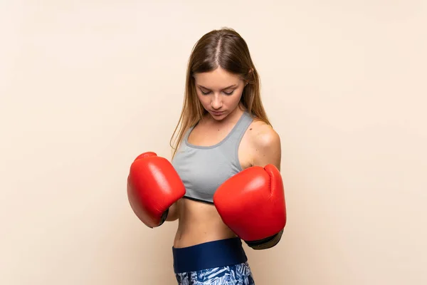 Νεαρή Ξανθιά Αθλητική Κοπέλα Απομονωμένο Φόντο Γάντια Πυγμαχίας — Φωτογραφία Αρχείου