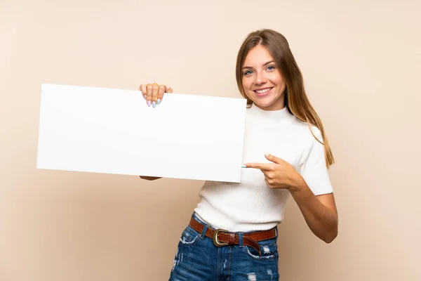 Junge Blonde Frau Über Isoliertem Hintergrund Die Ein Leeres Weißes — Stockfoto