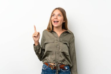 Litvanyalı sarışın kız soyutlanmış beyaz arka plan yukarı ve şaşırmış