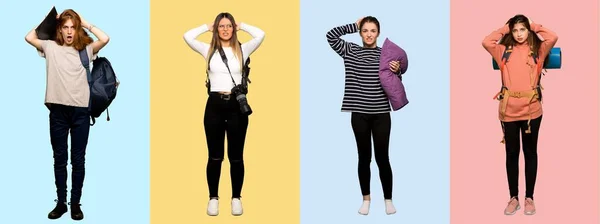 Conjunto Mujer Viajera Fotógrafa Estudiante Pijama Toma Las Manos Cabeza — Foto de Stock