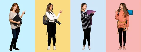 Zestaw Kobiet Podróżujących Fotograf Student Piżamie Wskazując Palcem Bok Pozycji — Zdjęcie stockowe