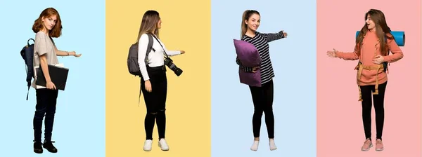 Set Travel Woman Photographer Student Pajamas Pointing Back Presenting Product — Stock Photo, Image