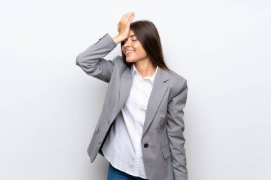 Soyutlanmış beyaz bir geçmişi olan genç bir iş kadını bir şeyi fark etti ve çözüme niyetlendi.