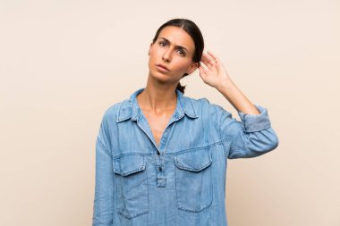 Tecrit edilmiş genç bir kadının şüpheleri var.