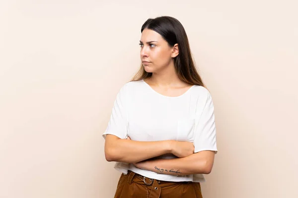 Jovem Morena Sobre Fundo Isolado Retrato — Fotografia de Stock