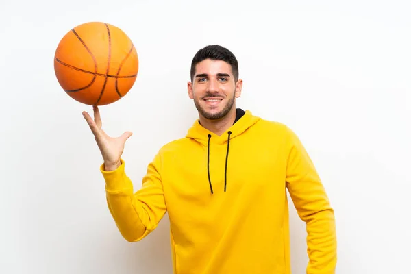 Schöner junger Basketballspieler Mann über isolierte weiße Wand — Stockfoto