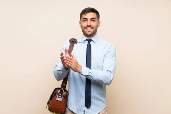 Young Business Beard Isolated Background Applauding — Stock Photo, Image