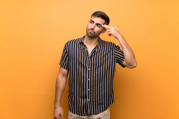 Hombre Guapo Con Barba Sobre Fondo Aislado Con Problemas Para —  Fotos de Stock