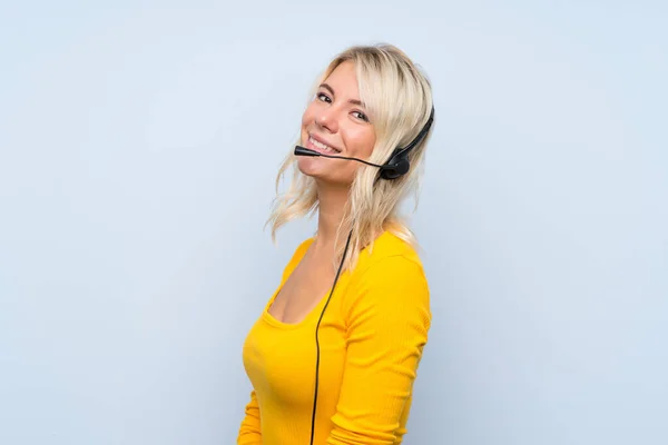 Jeune Femme Blonde Sur Fond Isolé Travaillant Avec Casque — Photo