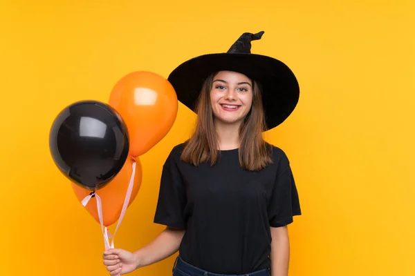 Joven Bruja Sosteniendo Globos Aire Negro Naranja Para Fiestas Halloween — Foto de Stock
