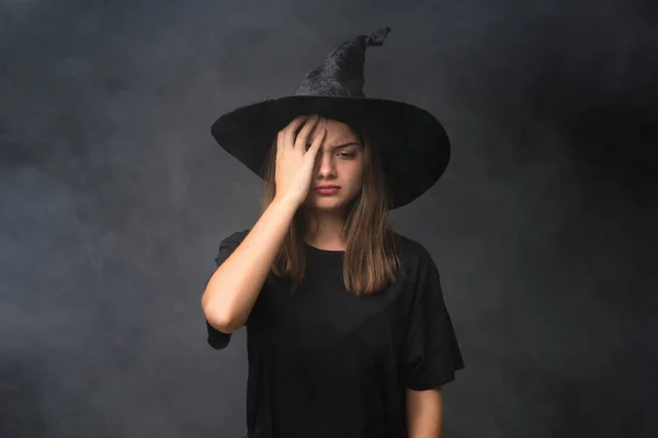 Girl Witch Costume Halloween Parties Isolated Dark Background Having Doubts — Stock Photo, Image