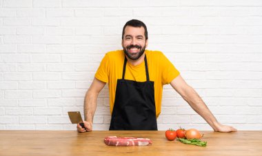 Bir mutfakta Happy Chef