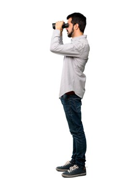 Dürbün ile sakallı yakışıklı adam