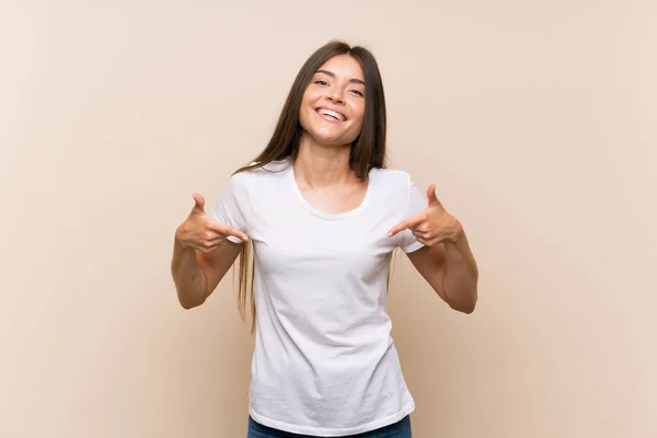 Menina Bonita Sobre Fundo Isolado Orgulhoso Auto Satisfeito — Fotografia de Stock