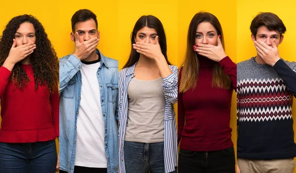 Conjunto Personas Cubriendo Boca Con Las Manos Por Decir Algo —  Fotos de Stock